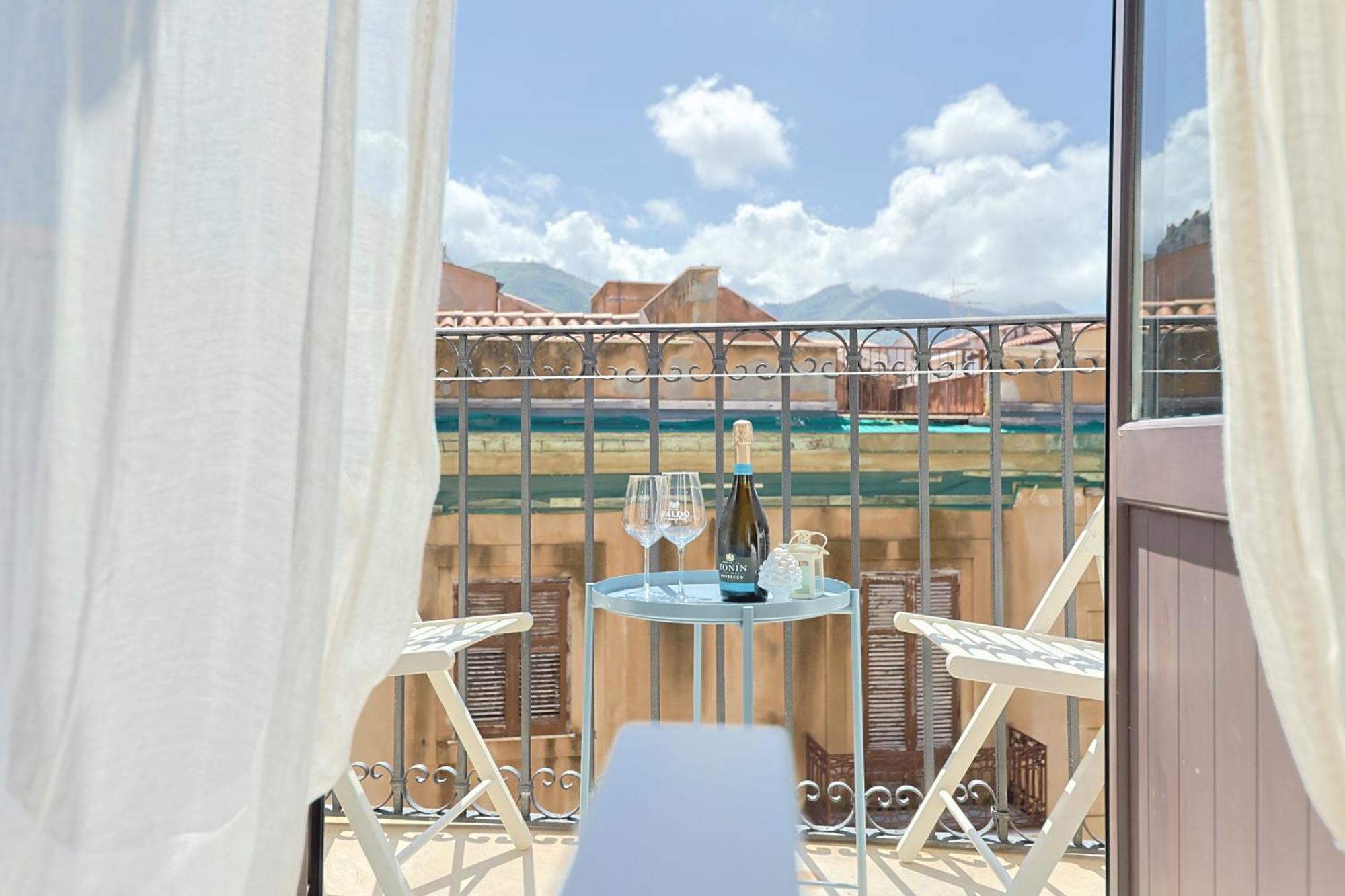 Casanova And To Rent 3*