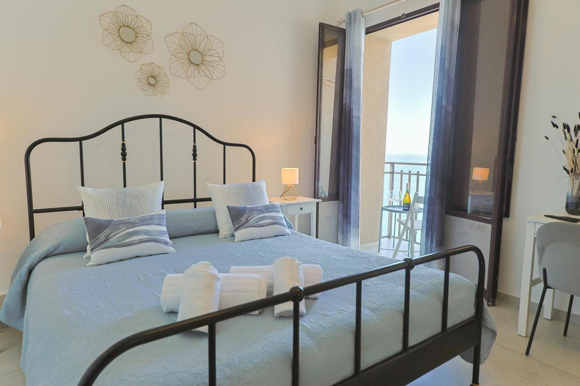 Guest house Casanova And To Rent Cefalu